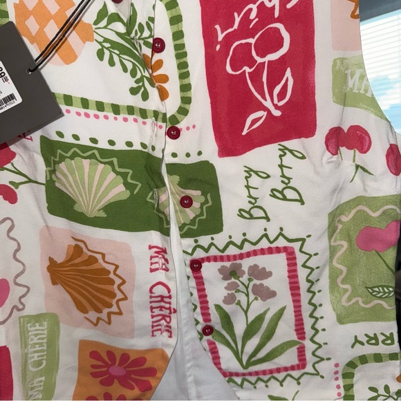 Button Up Graphic Vest - Picture 4 of 5